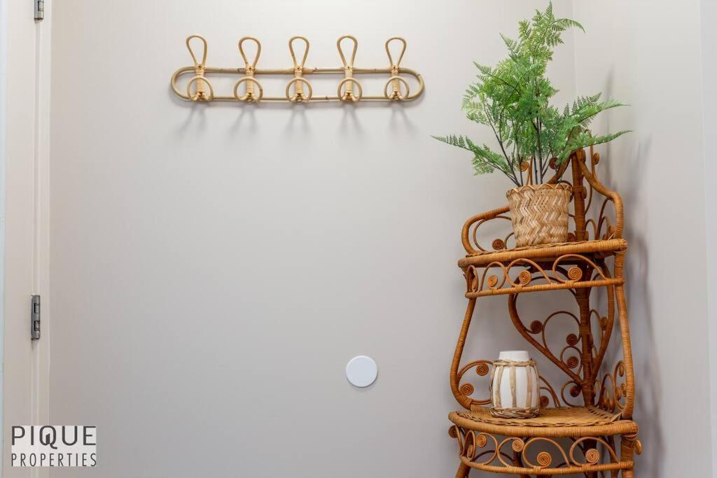 Boho Chic - Long - Fireplace - Garage Edmonton
