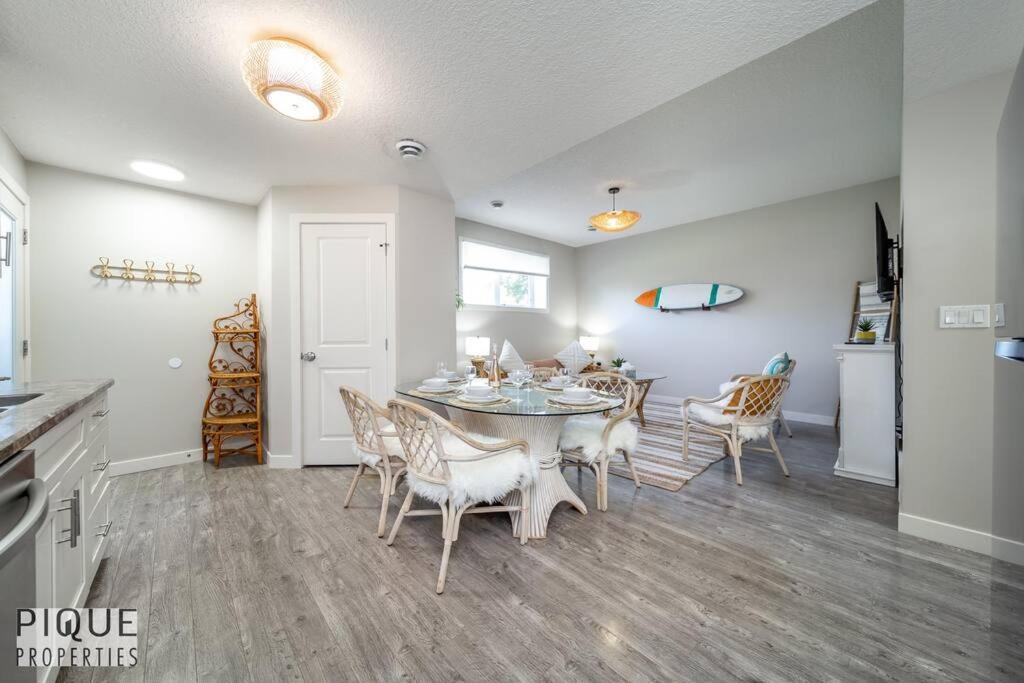 Boho Chic - Long - Fireplace - Garage Apartment Edmonton