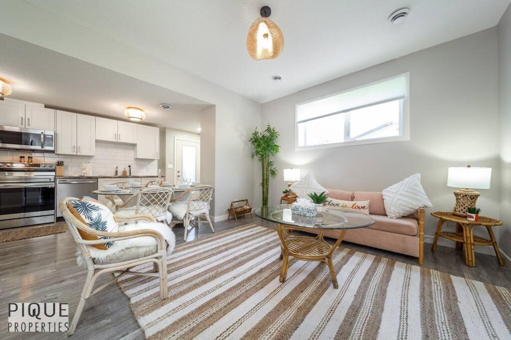 Boho Chic - Long - Fireplace - Garage Edmonton