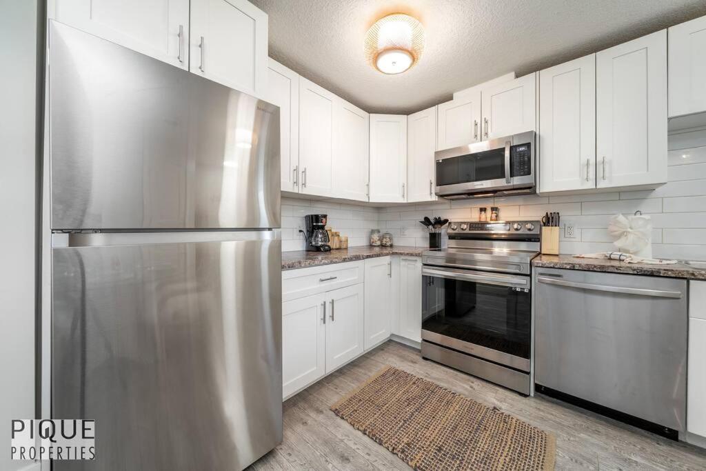 Boho Chic - Long - Fireplace - Garage Edmonton