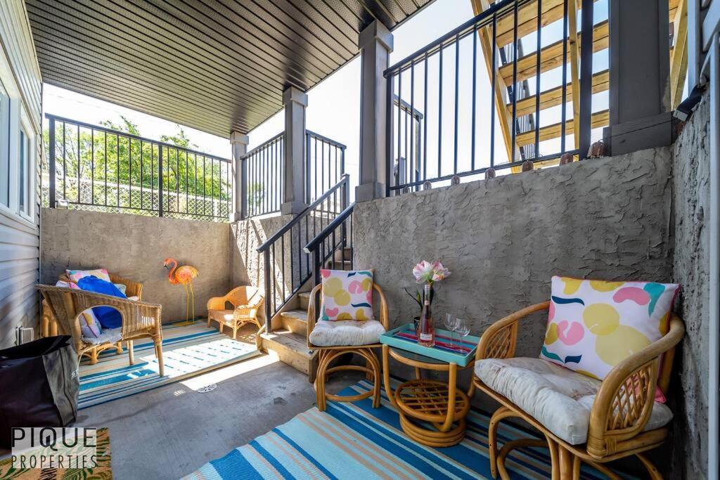 Boho Chic - Long - Fireplace - Garage Apartment *